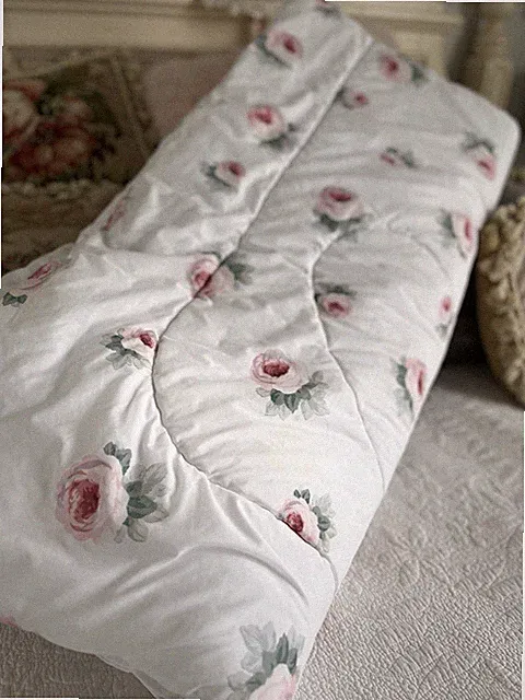 🌷 Beautiful Unbranded, Pink Cabbage Roses Crisp White Full Queen Comforter